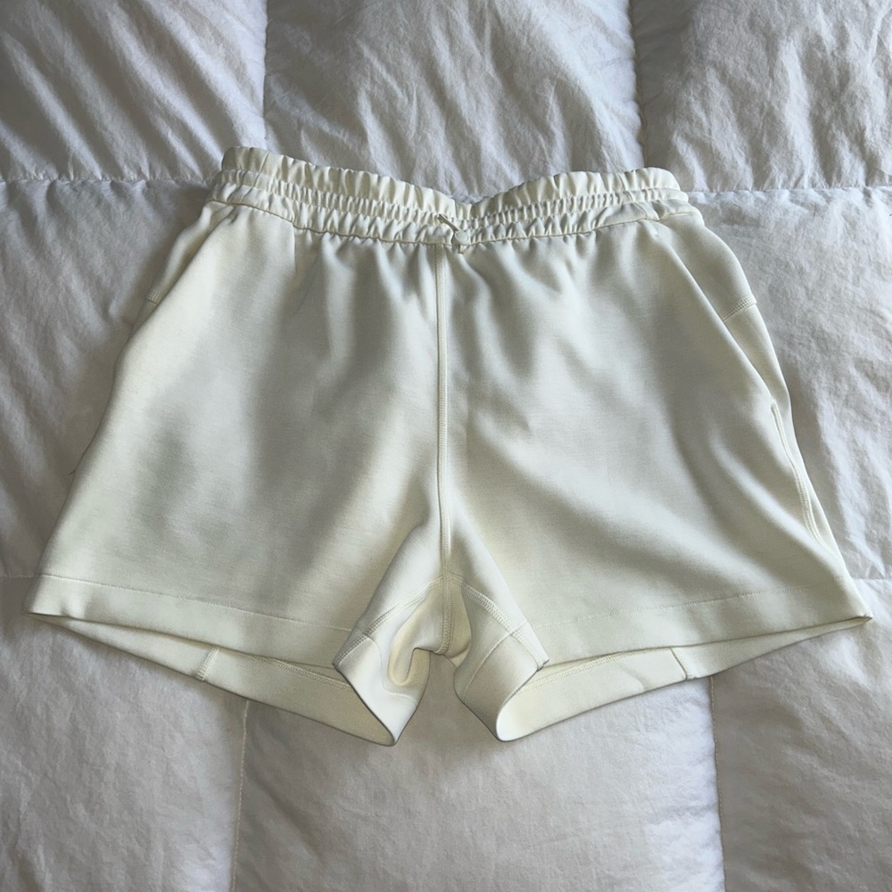 Lululemon Softstreme High-Rise Short 4”